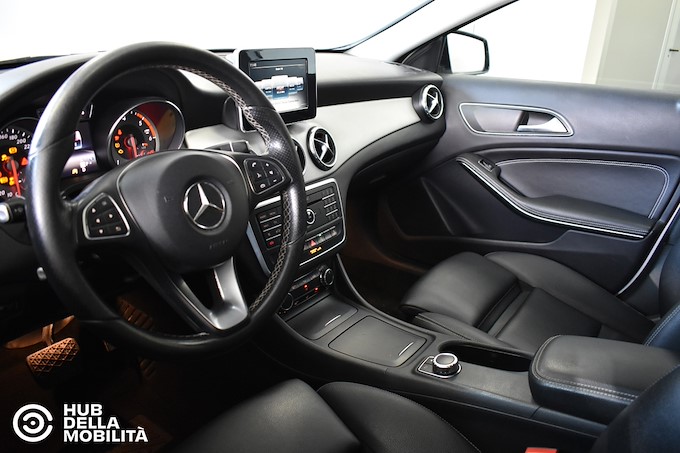 MERCEDES-BENZ GLA 200 d Automatic 4Matic Sport